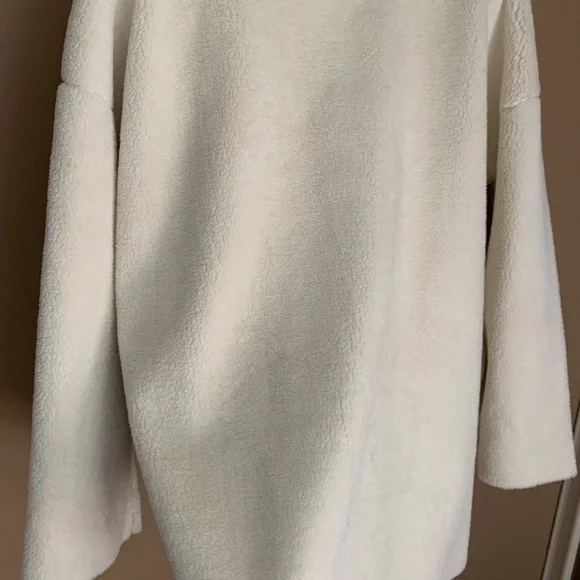 New Michael Stars jacket in beautiful ivory sherpa. Cozy fit and warm Size M. - Picture 5 of 5
